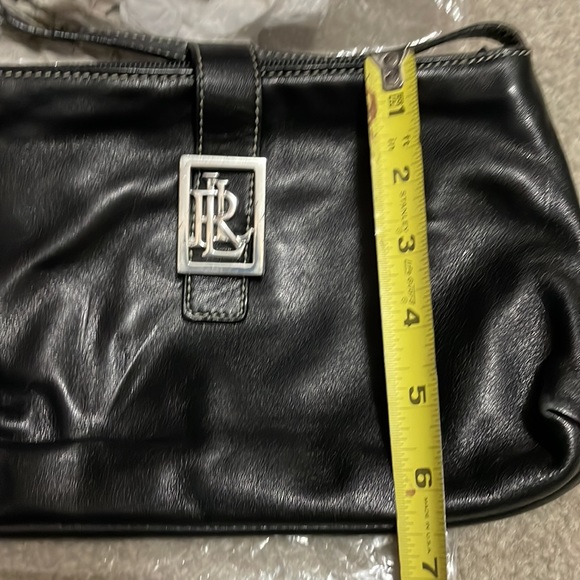 RLL cute detailing on this lightly used black leather shoulder bag - Picture 9 of 9